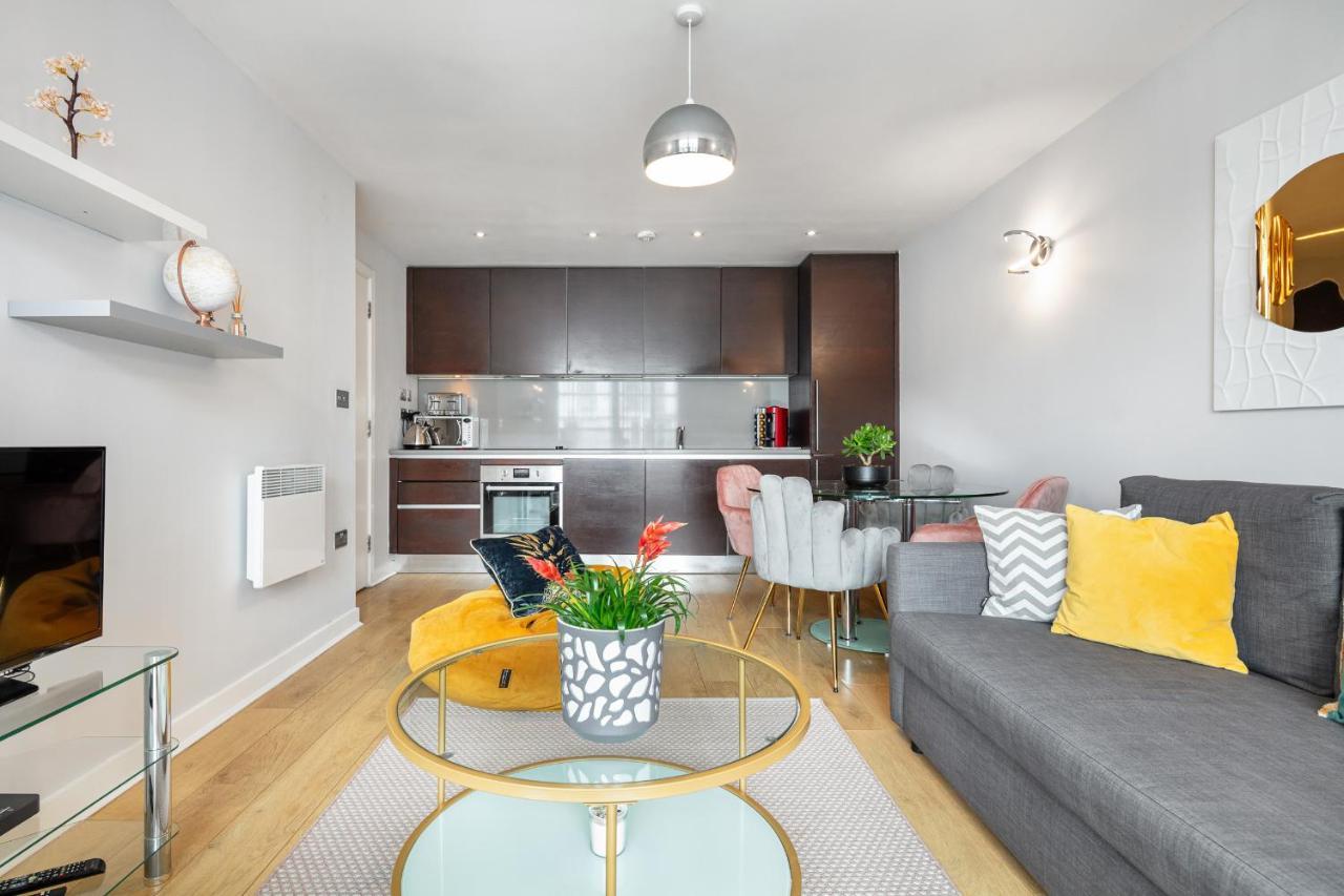 Stunning Apartment With Underground Parking! Londres Exterior foto