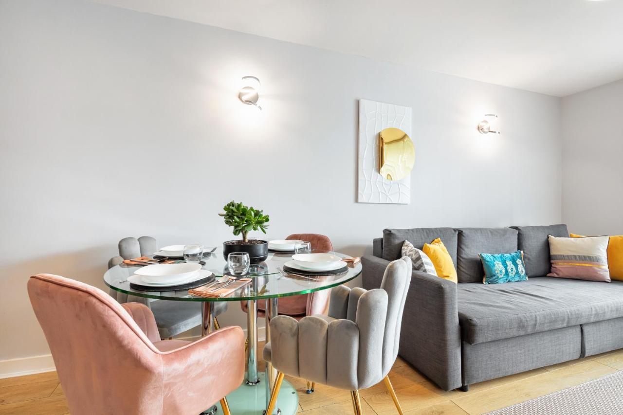 Stunning Apartment With Underground Parking! Londres Exterior foto