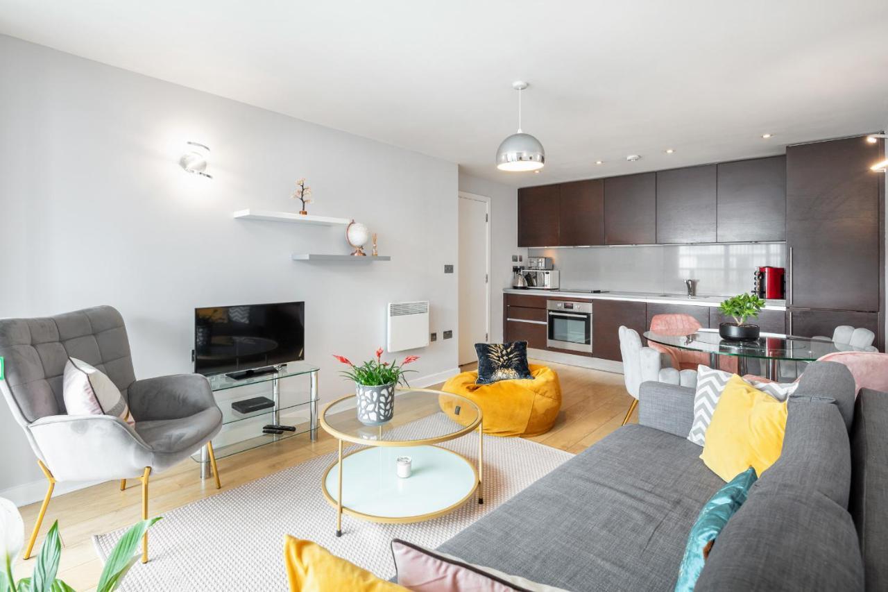 Stunning Apartment With Underground Parking! Londres Exterior foto
