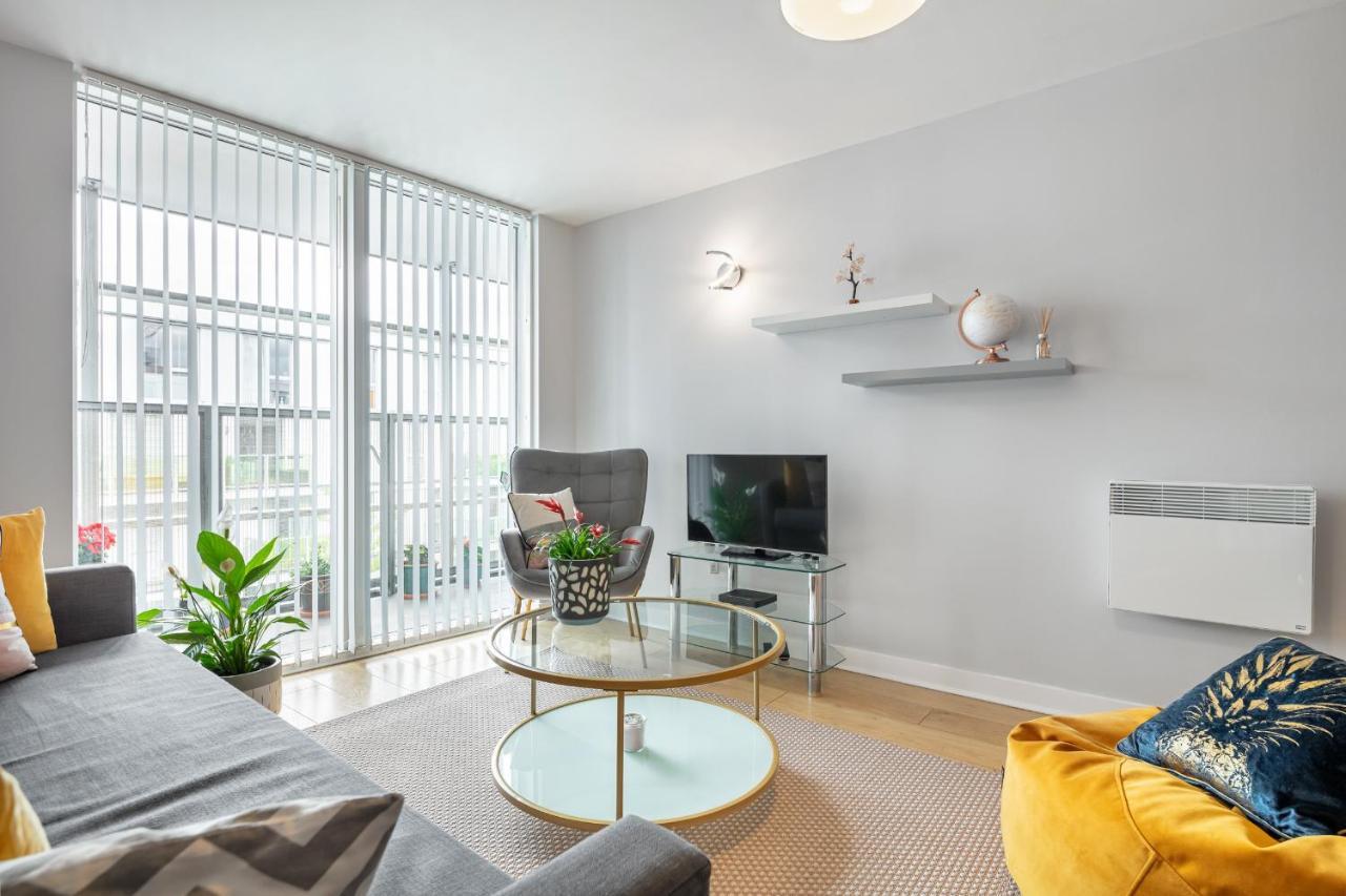Stunning Apartment With Underground Parking! Londres Exterior foto