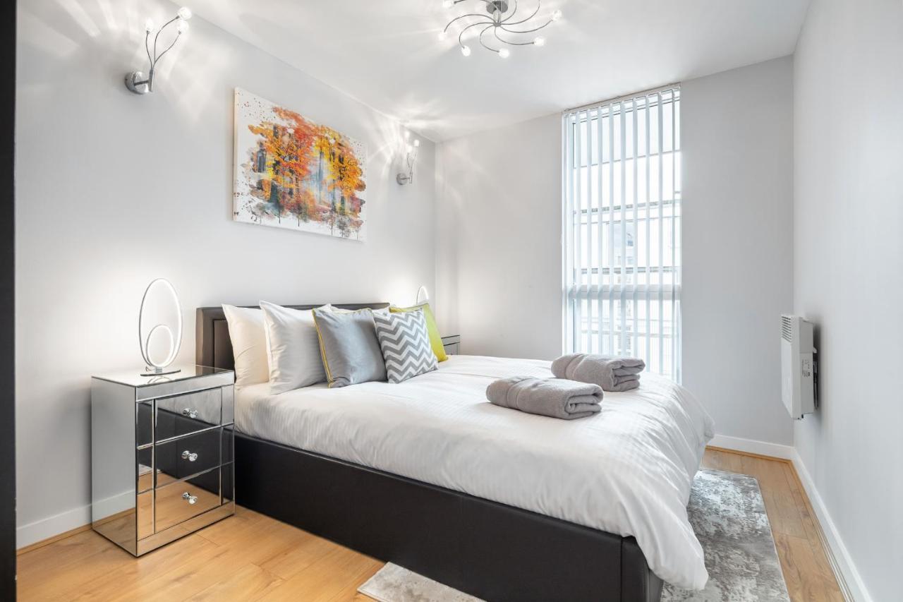 Stunning Apartment With Underground Parking! Londres Exterior foto