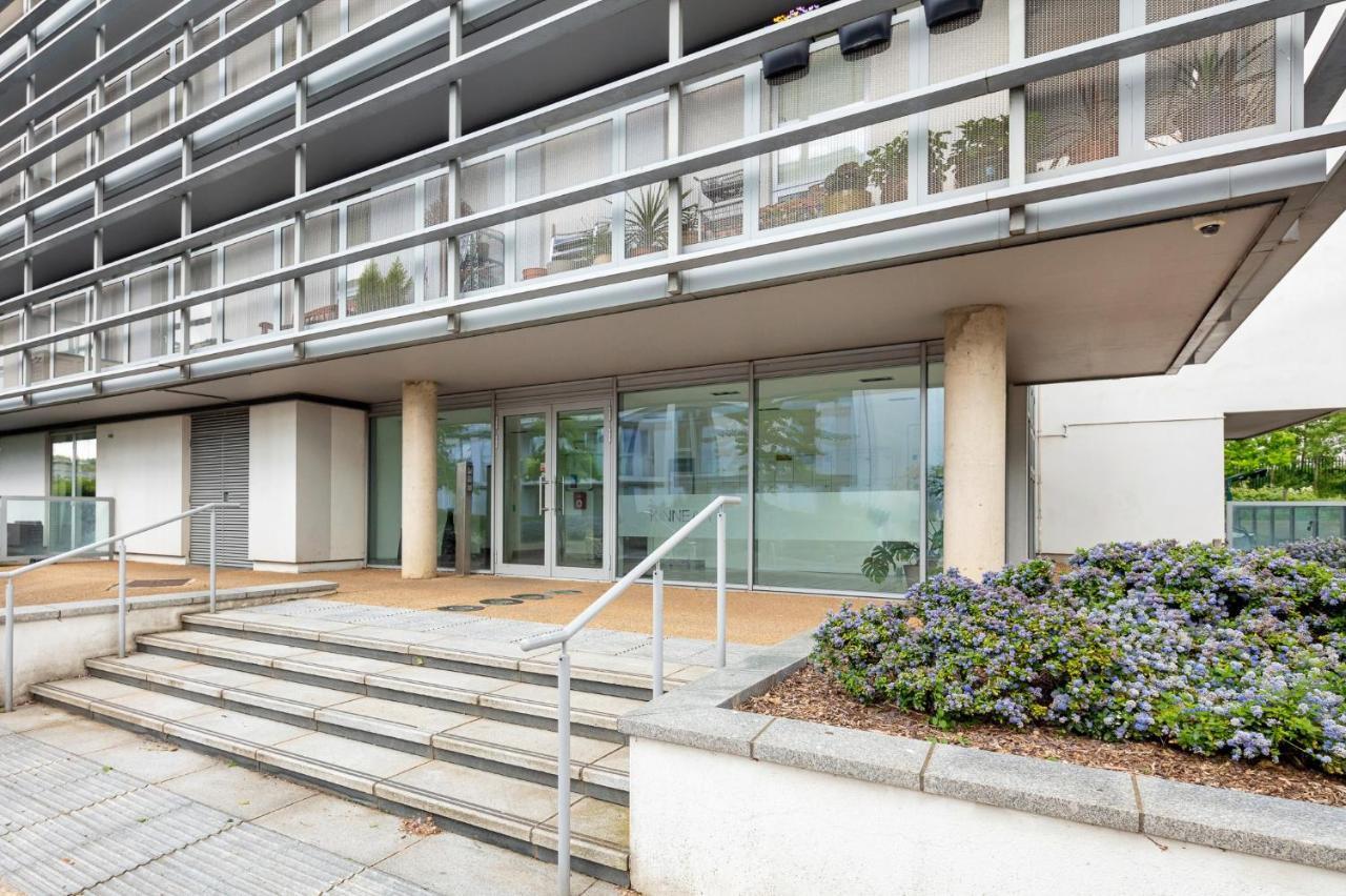 Stunning Apartment With Underground Parking! Londres Exterior foto