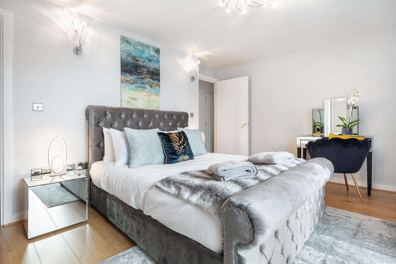Stunning Apartment With Underground Parking! Londres Exterior foto