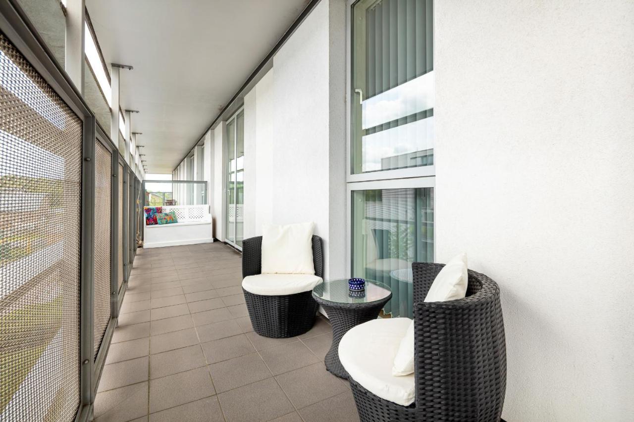 Stunning Apartment With Underground Parking! Londres Exterior foto