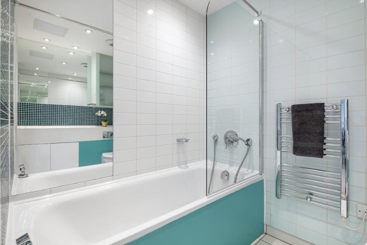 Stunning Apartment With Underground Parking! Londres Exterior foto